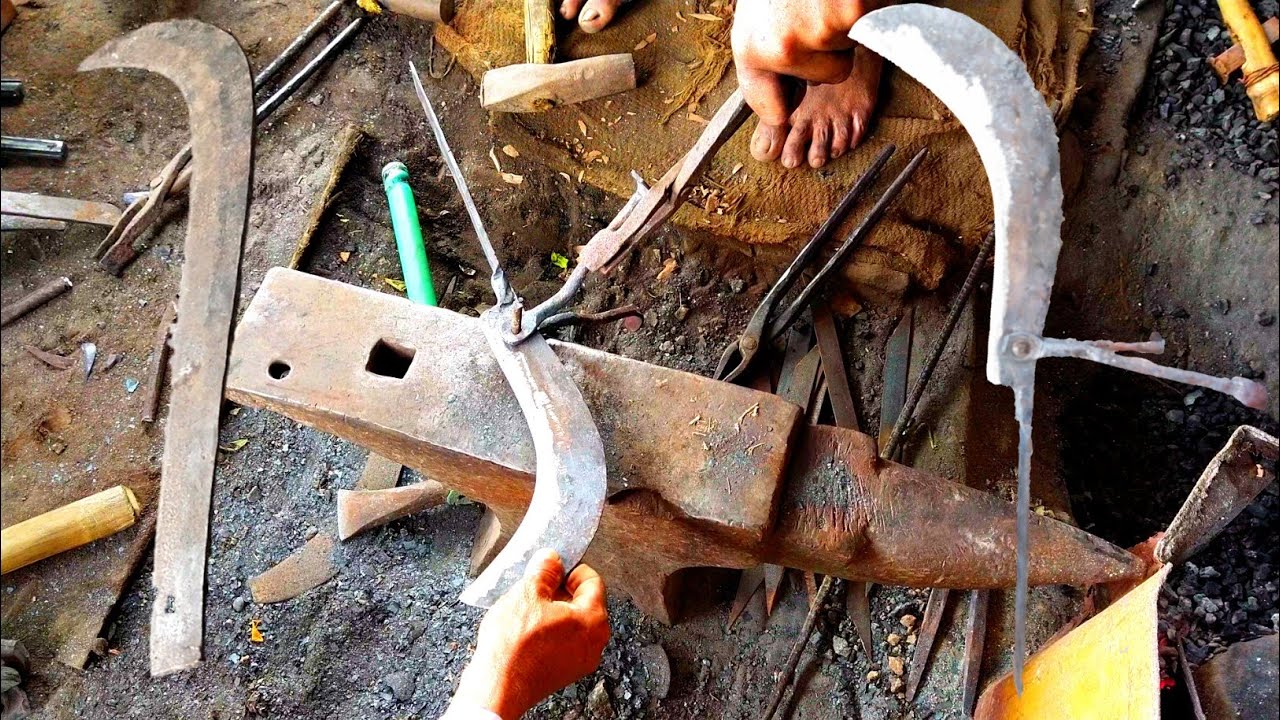 This blacksmith makes a kitchen axe from trash  made by asia