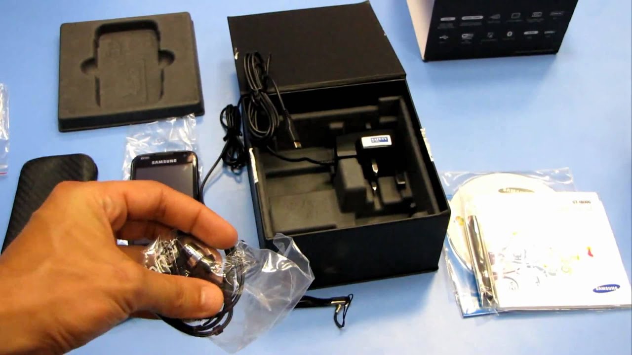 Samsung i8000 Omnia II. unpacking