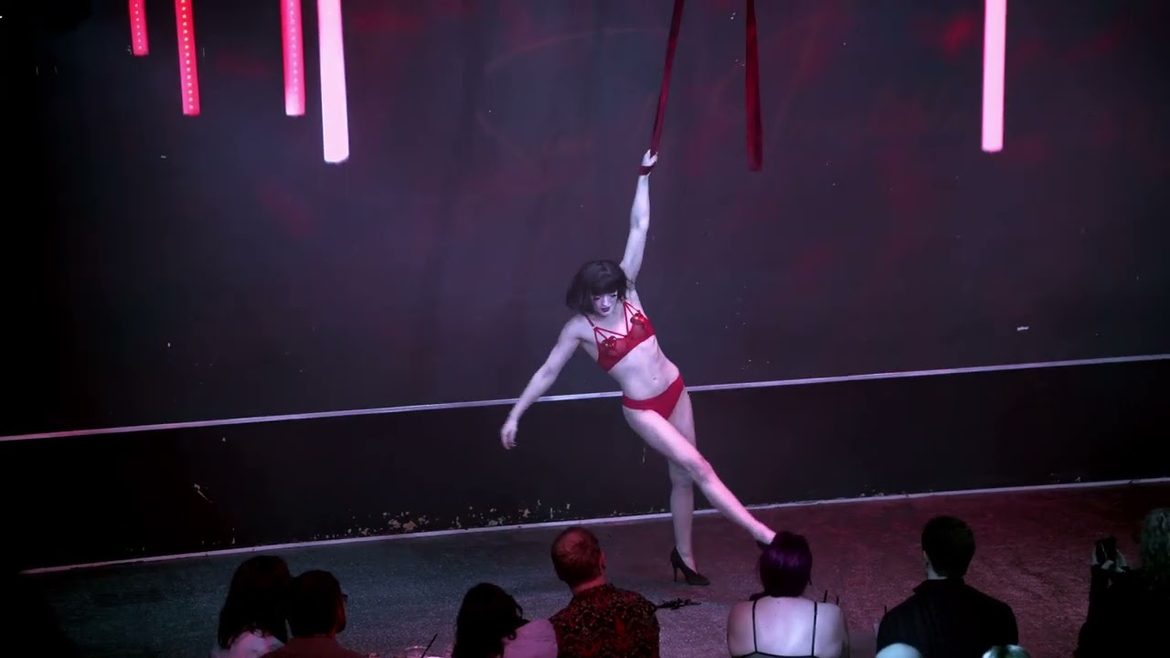 Cyara Hotopp | Vaudeville Static Straps