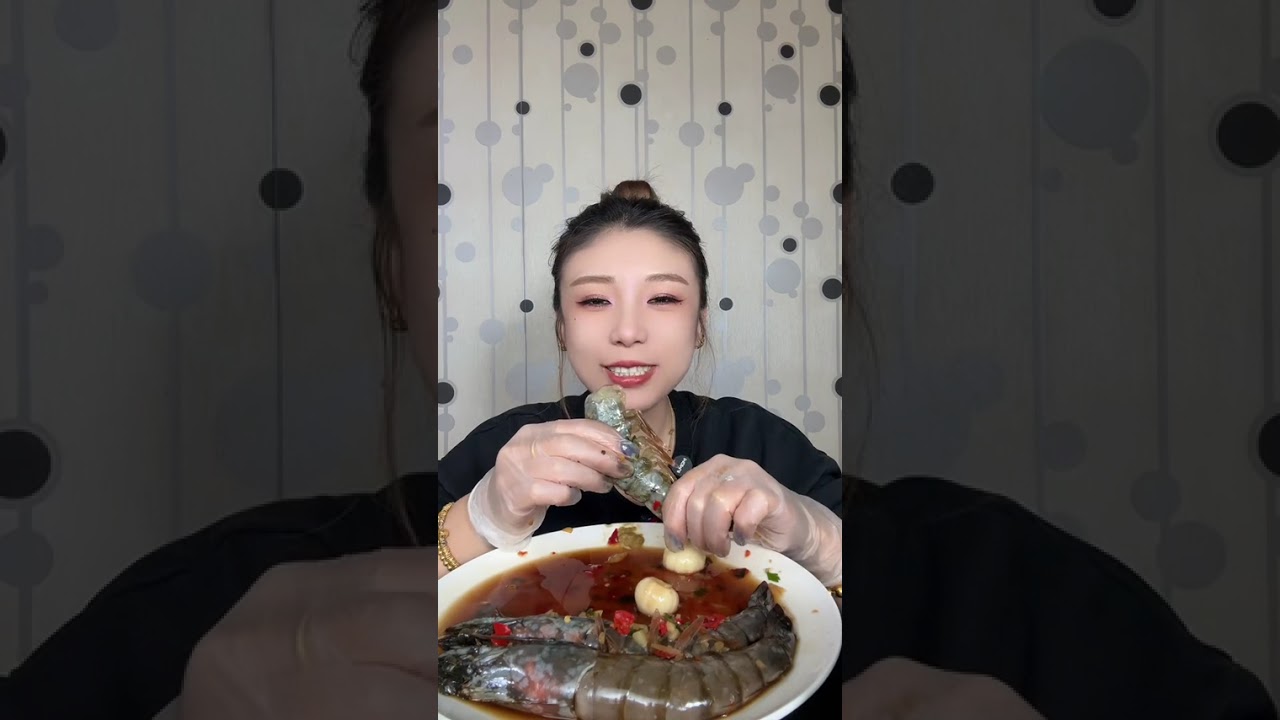 Today the Thai prawns are a bit big. Eat less. Trending Douyin Hot Topics