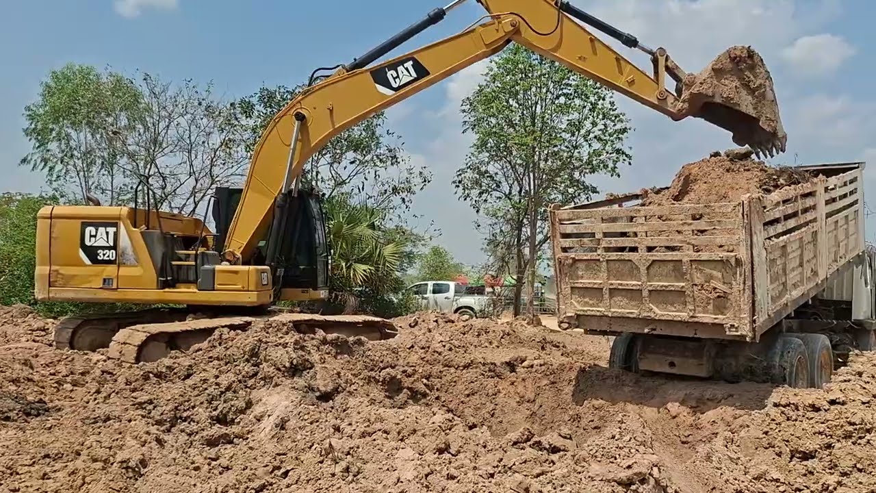 ไม่เจอนาน CAT 320 next gen 20800 ชม.ยังหล่อจัดเต็มอุ้มบุ้งกี๋ 1.2 คิว พี่หลงก็มา excavator and truck