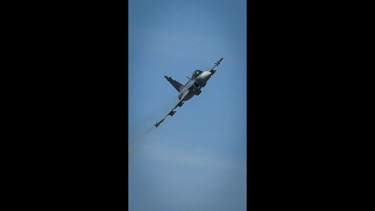 Saab JAS 39 Gripen | Knife edge and agressive high speed rolls #shorts