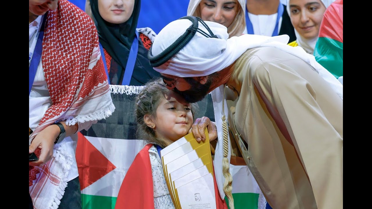 محمد بن راشد يتوج الطفلة السورية شام البكور بطلة تحدي القراءة العربي