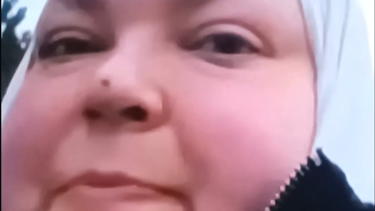 Foodie Beauty Scoots To Starbucks Snot Rockets And Poops Herself A Little Bit 