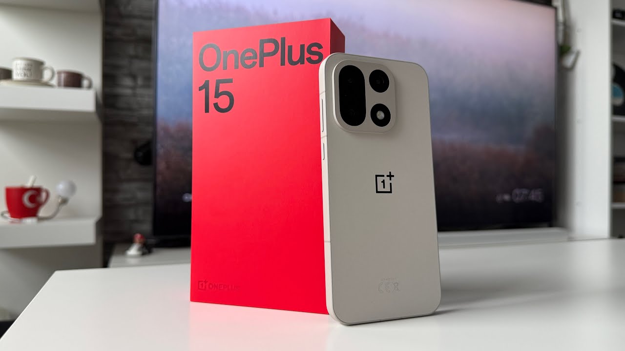 Распаковка OnePlus 15; Snapdragon 8 Gen 5, аккумулятор 7300 мАч и дисплей AMOLED с частотой обнов...