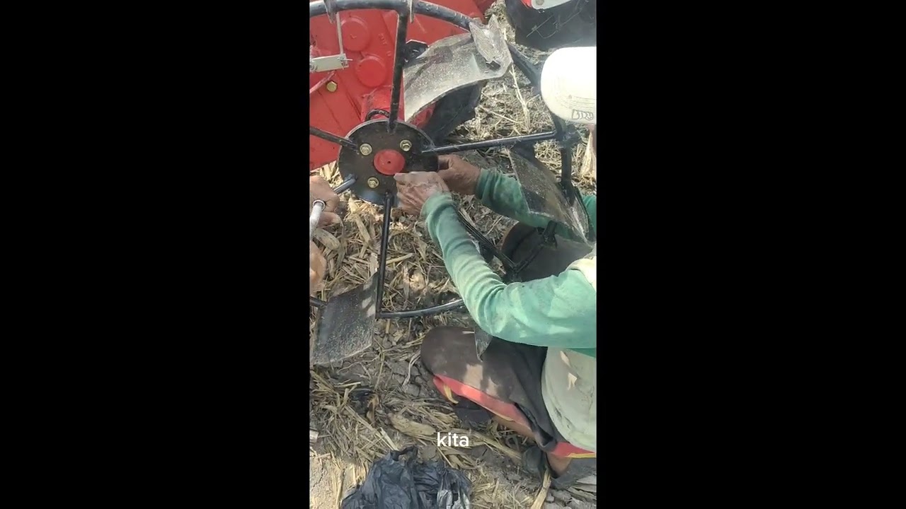 Cara penggantian roda Hen traktor rotary  Gapoktan murukan