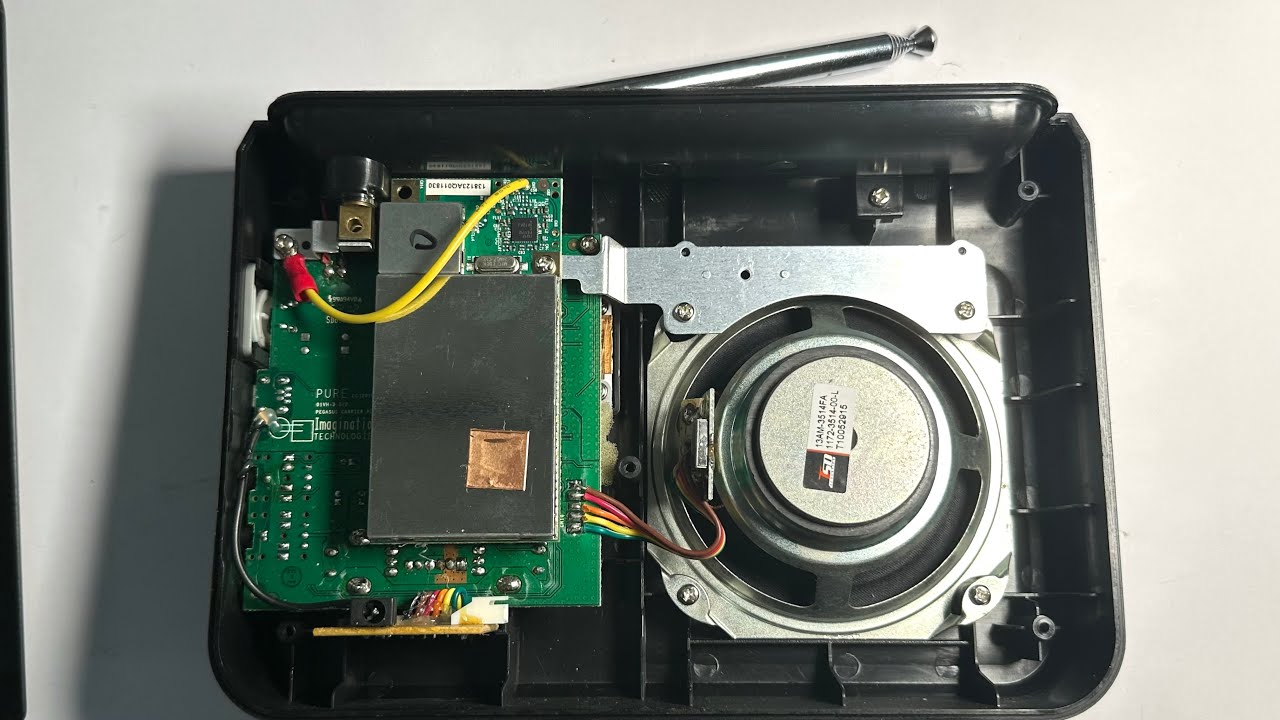 Pure One Flow internet/DAB/FM radio Disassembly