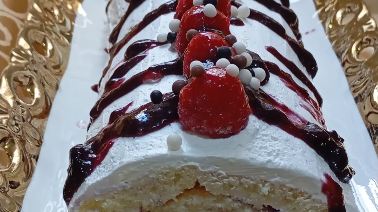  كيك رولي بالفواكه الحمراء خطير  شكلا ومذاقا 