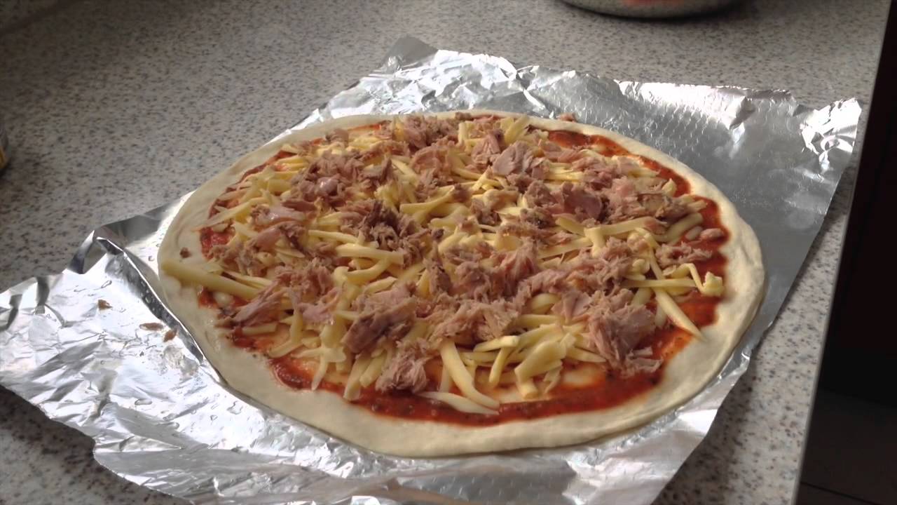 Pizza Tuna Onion Thunfisch - Zwiebel mit G3 Ferrari Pizzaofen