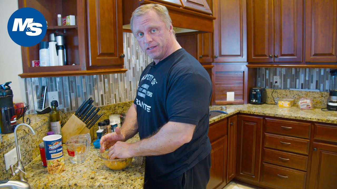 What Pro Bodybuilders Eat for Dinner | John Meadows' Dinner & Dessert