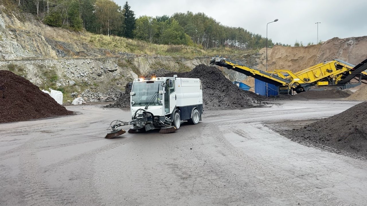 Köp Sopmaskin Bucher CityCat 2020 på Klaravik