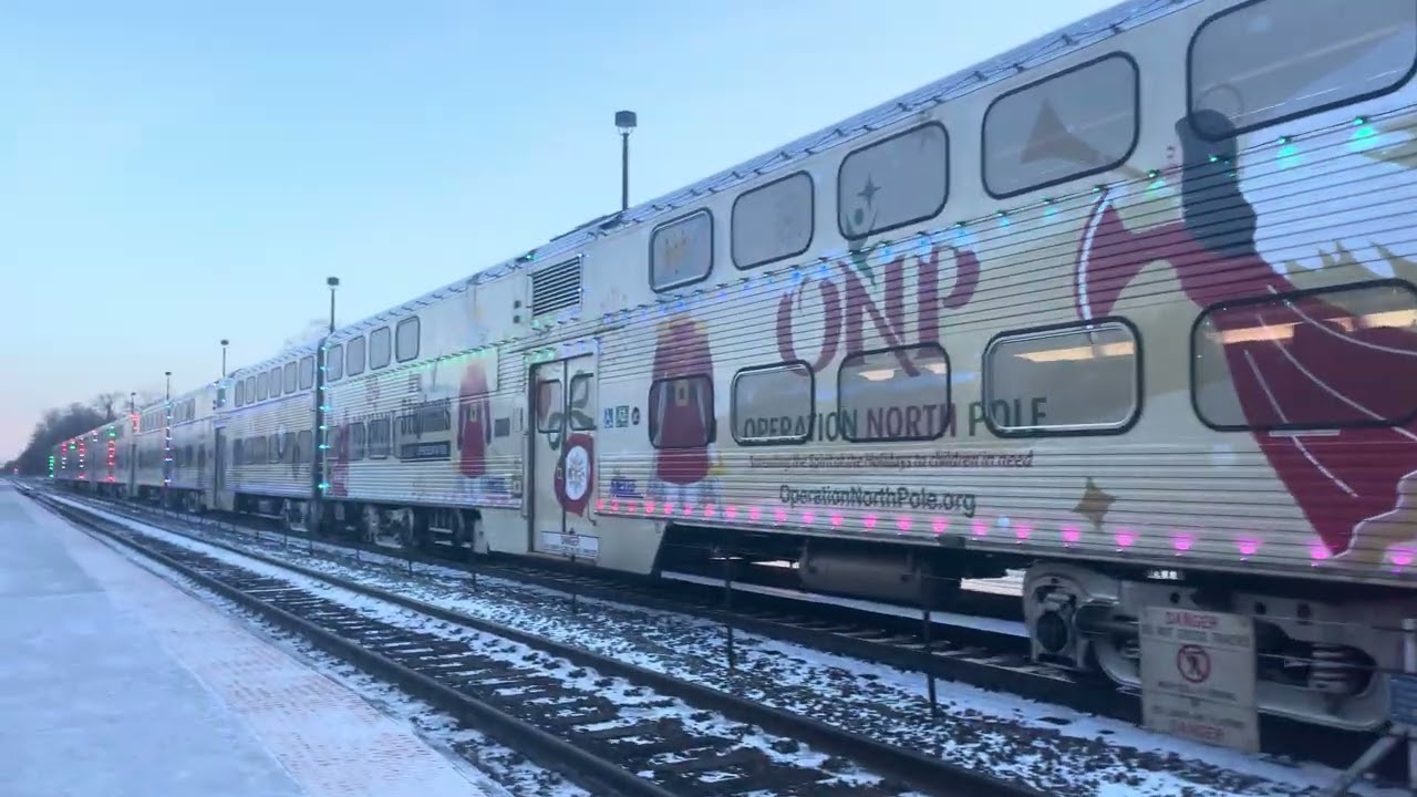 Metra 149 with the holiday set at Barrington on 1/20/2026