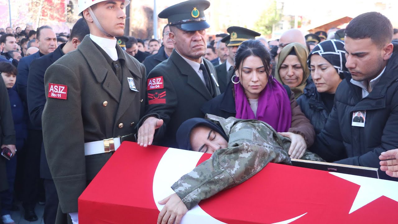 Şehit Serinkan, son yolculuğuna uğurlandı; eşi ile kardeşi askeri üniforma giydi