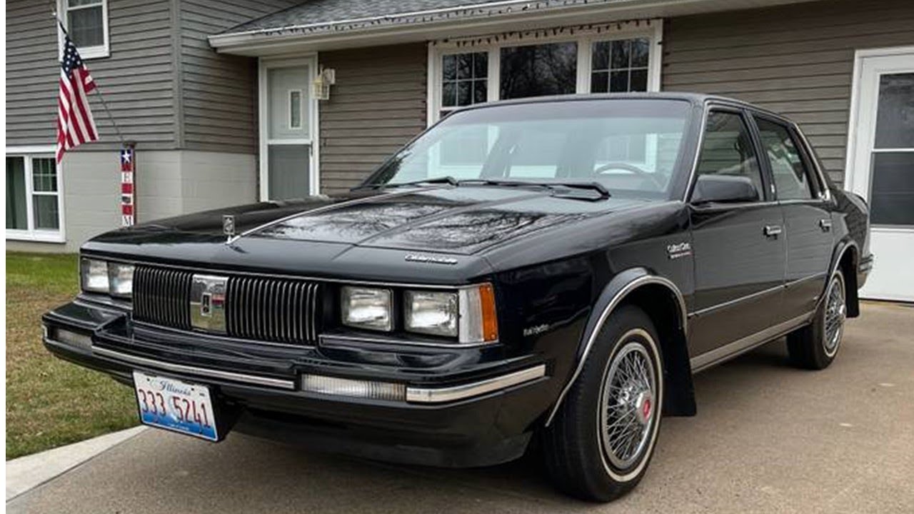Один крутой (да, я сказал крутой) Oldsmobile Cutlass Ciera 1984 года