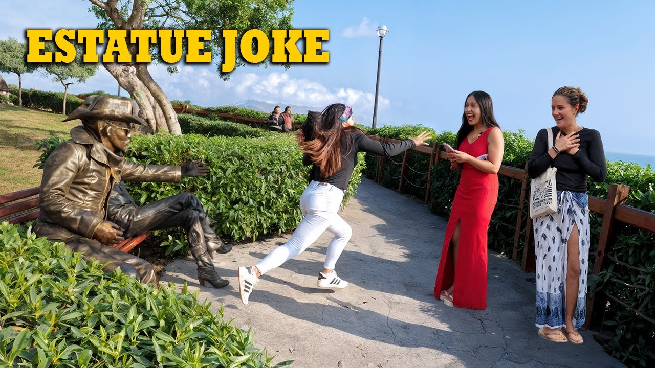 The best reactions to die of laughter  - Statue prank 😂😂