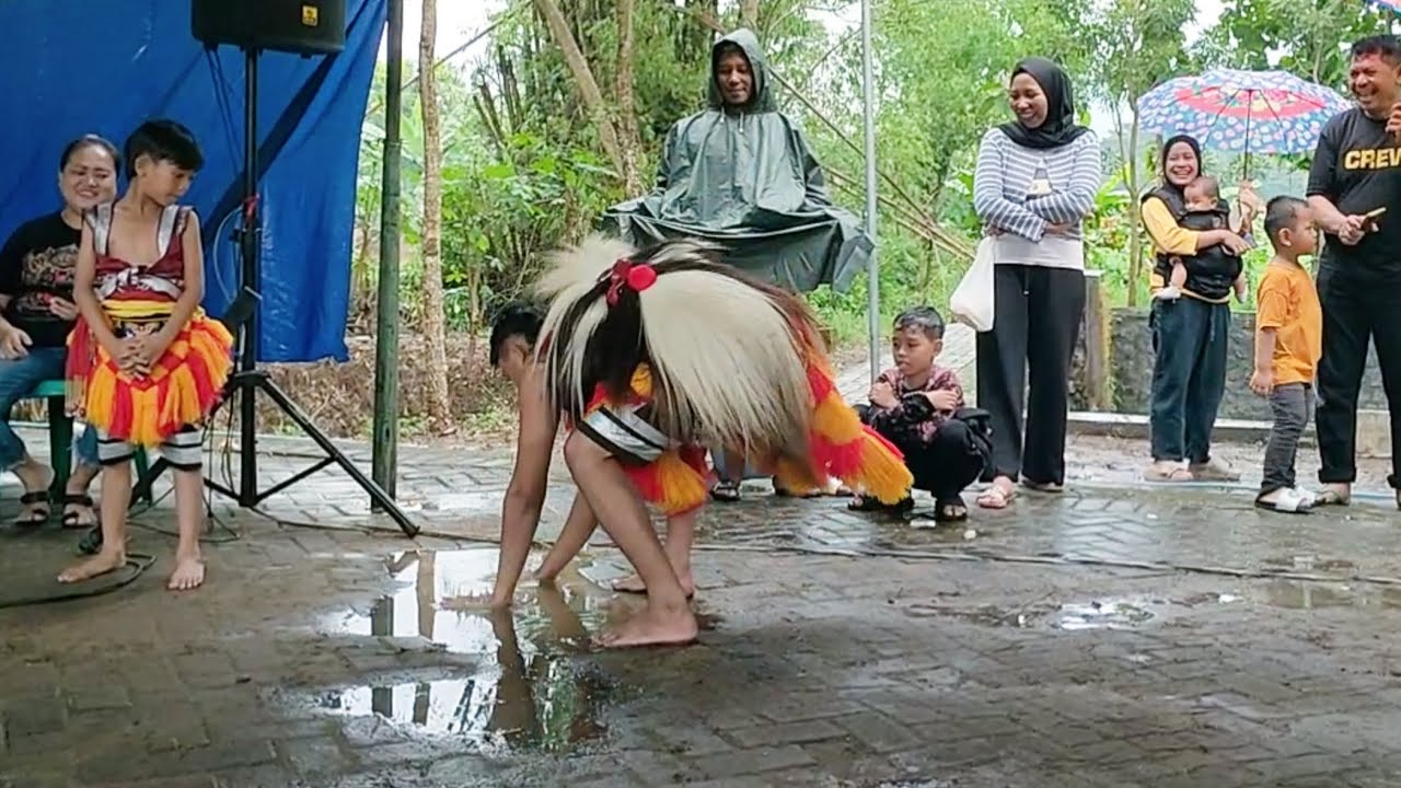 LUCU BANGET 😂 KENTONG CUCI TANGAN SAAT HUJAN