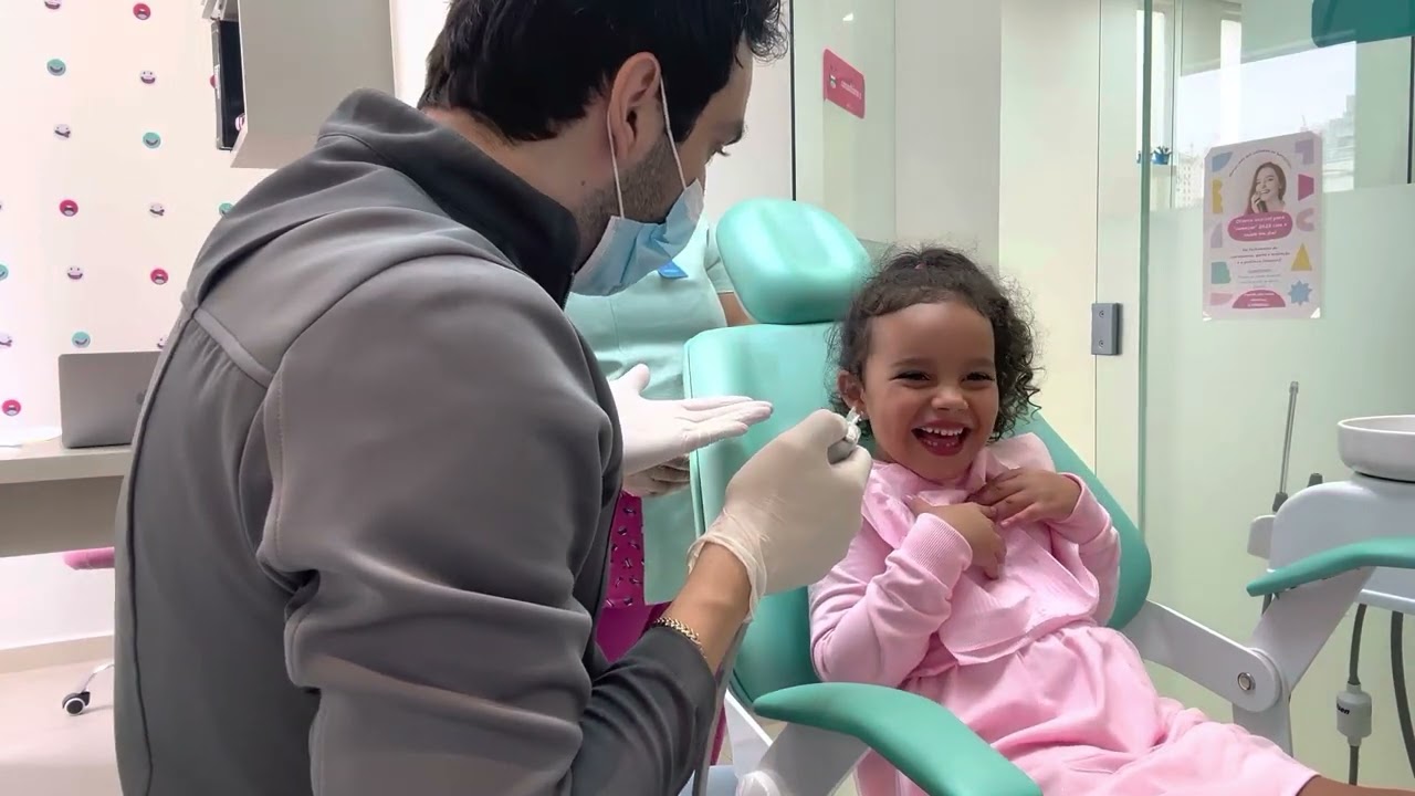 TIREI O DENTE PELO OUVIDO