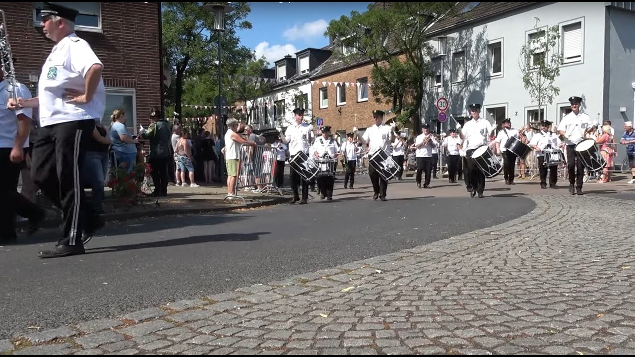 Schützenfest 2025 in Kaarst/Büttgen Aufmarsch zur großen Königsparade