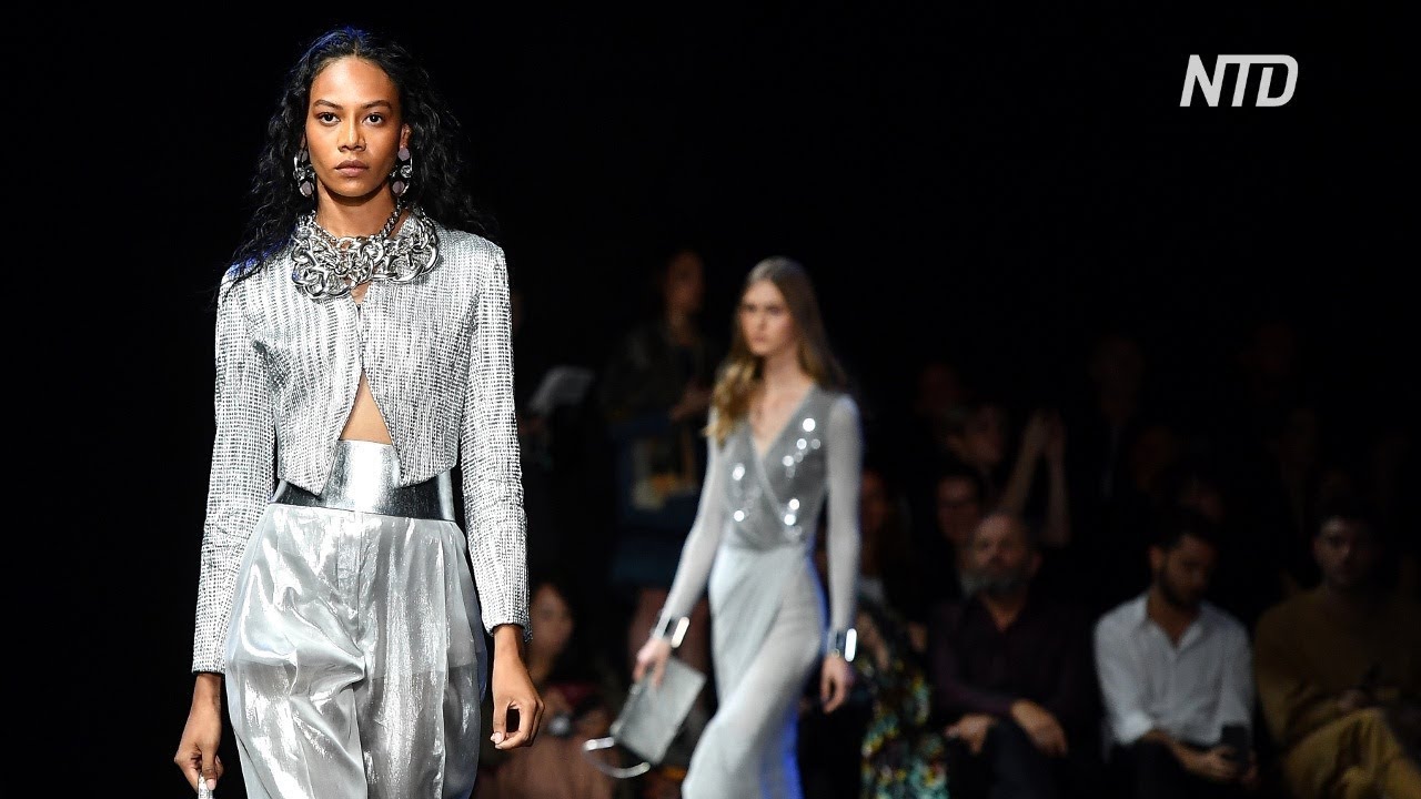 Лёгкий бархат и летящие силуэты: новая коллекция Emporio Armani