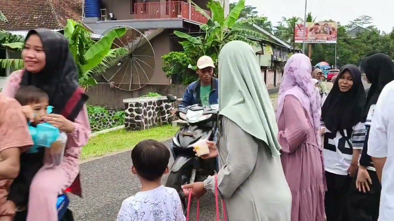 Berbagi Takjil DKM Mesjid Miftahul Khoer Dusun Karangsari Sidamulih Pangandaransb