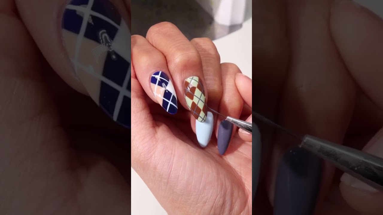Argyle we glad to see some sweater nail art! 🔷♦️🔶 DIVA074|247|277|108|263|072|270|290|091|156 DND002