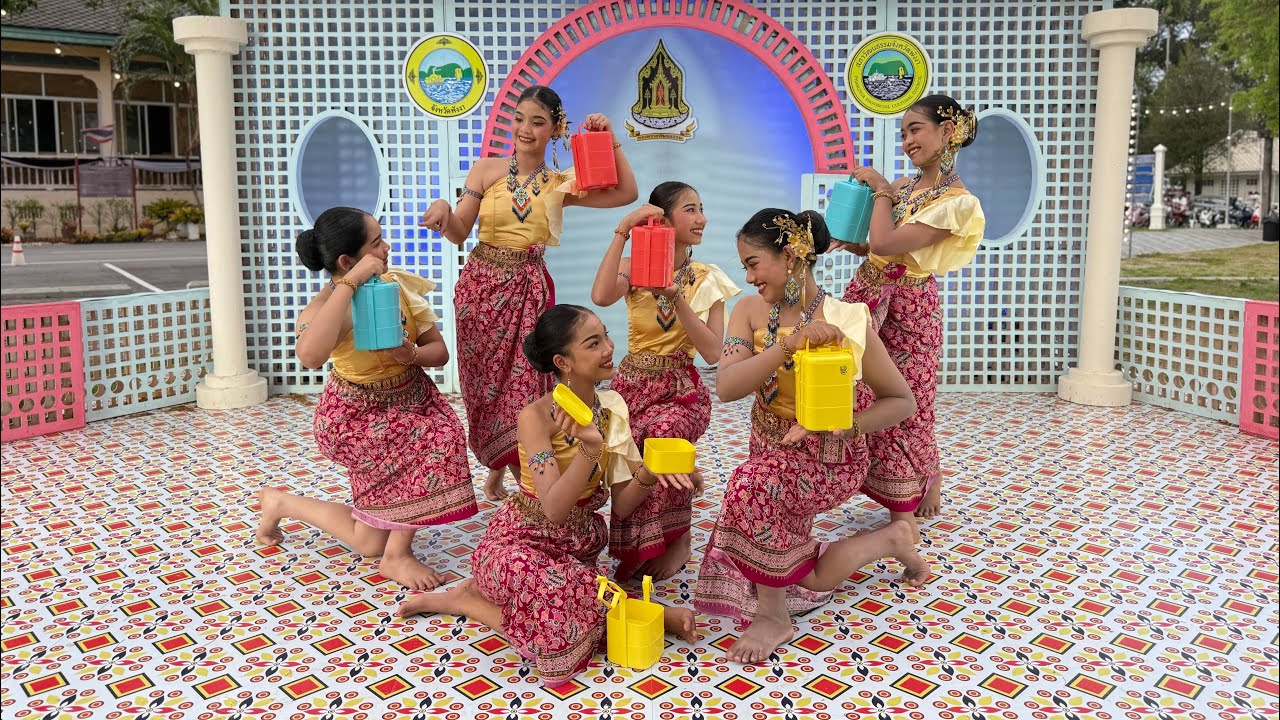 การแสดงชั้นร้อยสาย (งานลานวัฒนธรรม)