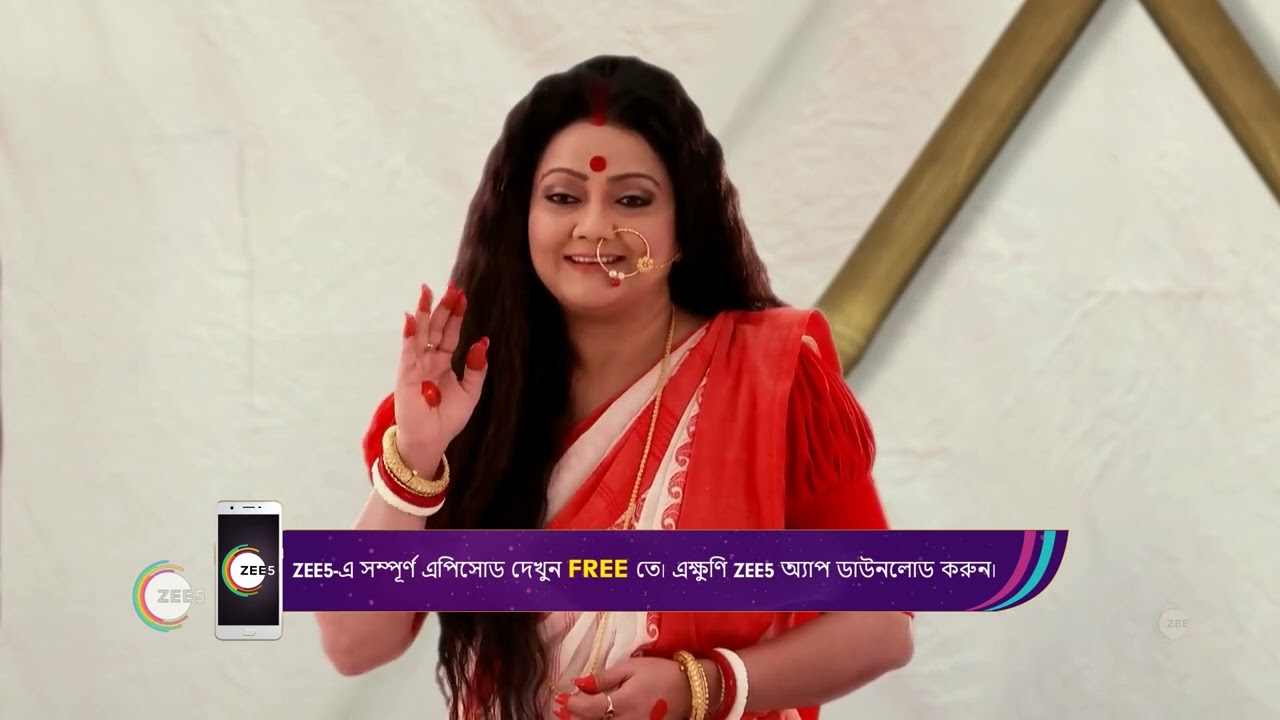 Sudha is bitten by a crab - Khirer Putul - Bangla TV Serial - Webi - 17 Zee Bangla