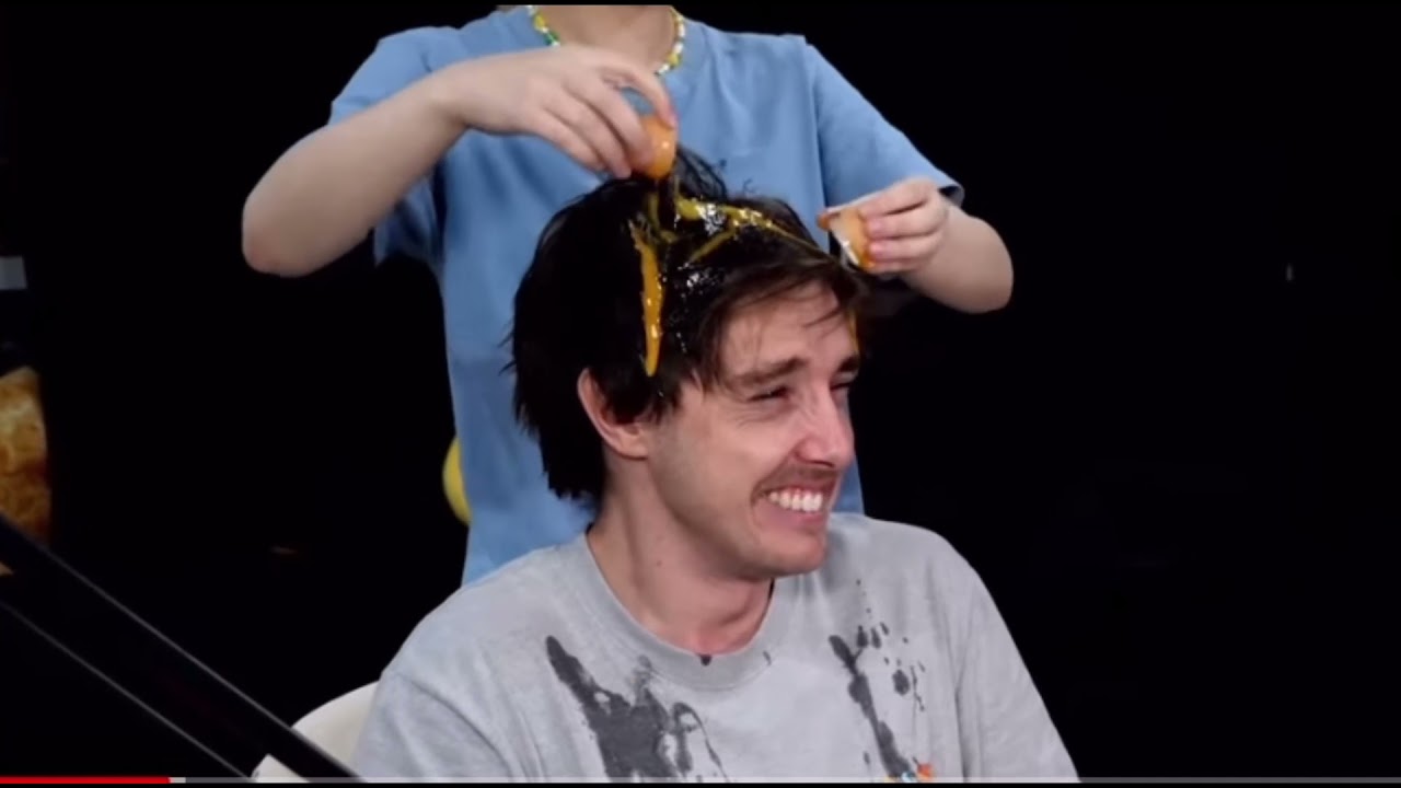 Lannan does egg challenge with ilsa. (*funny moments*)