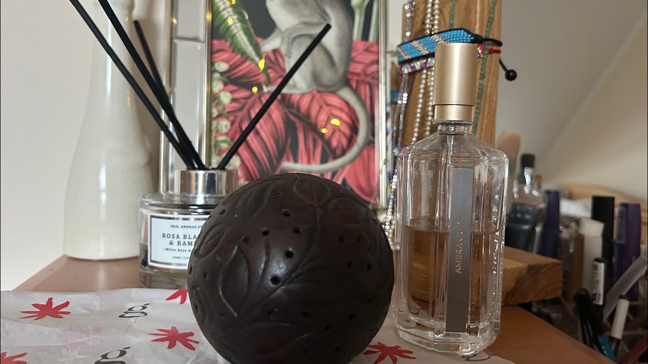 Perfumowanie kuli ceramicznej L’Artisan. Maison  La Boule d'Ambre . Perfumowanie. Zapachy do domu.