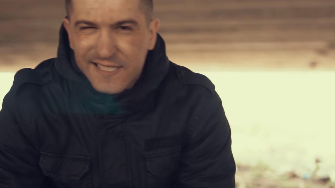 DATUM VYROBY -  Fackovací panáčik (OFFICIAL VIDEO)