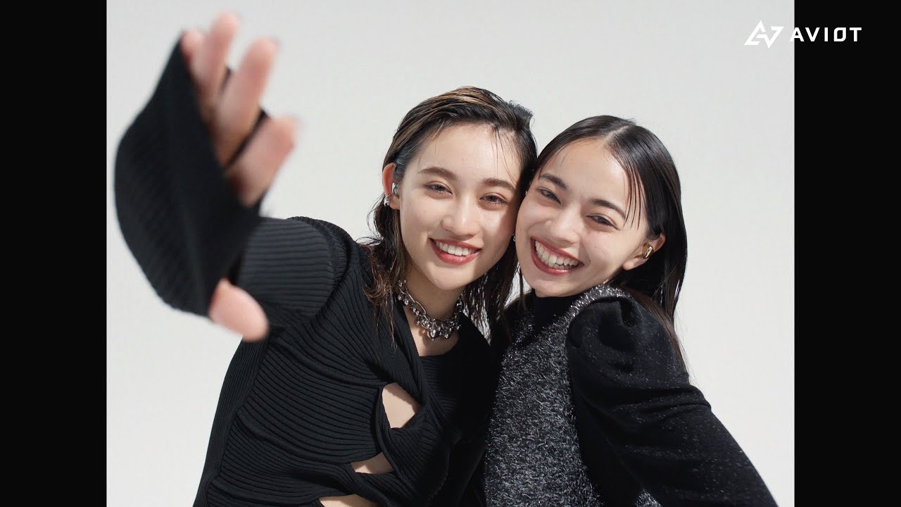 アンジュルム・上國料萌衣＆佐々木莉佳子、クール＆フェミニンコーデでワイヤレスイヤホンがある日常を表現　AVIOT「TE-I3」WEBムービー＆メイキング＆インタビュー