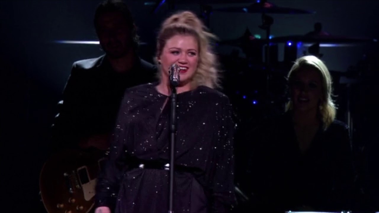 Kelly Clarkson - A Minute + a Glass of Wine (Live in Fresno, CA)