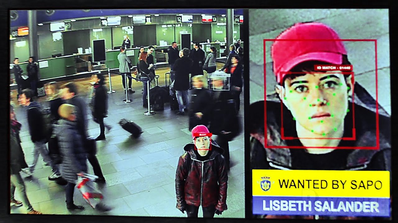 Hacker genial toma el control de un aeropuerto | La chica en la telara&ntilde;a | Clip en Espa&ntilde;ol