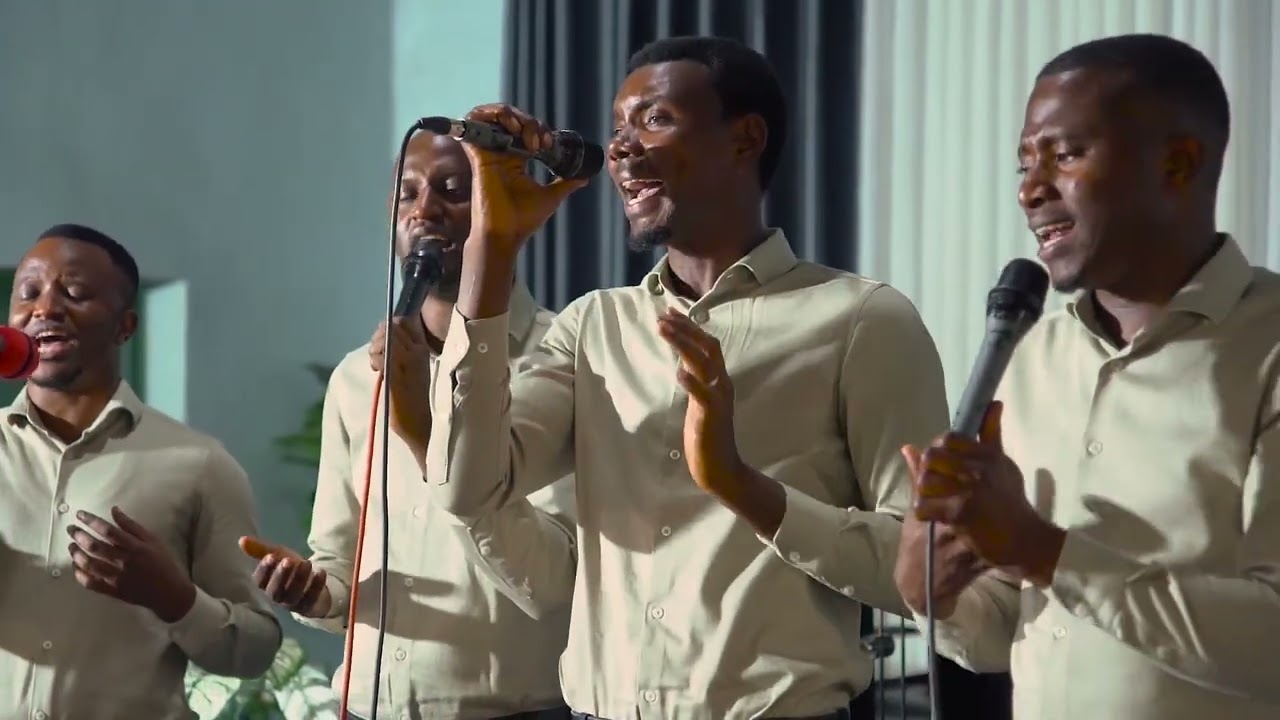 Indirimbo za kunzwe choral inyenyeri z'Ijuru zaririmbye mugitaramo cyateguwe na MAHORO Isaac