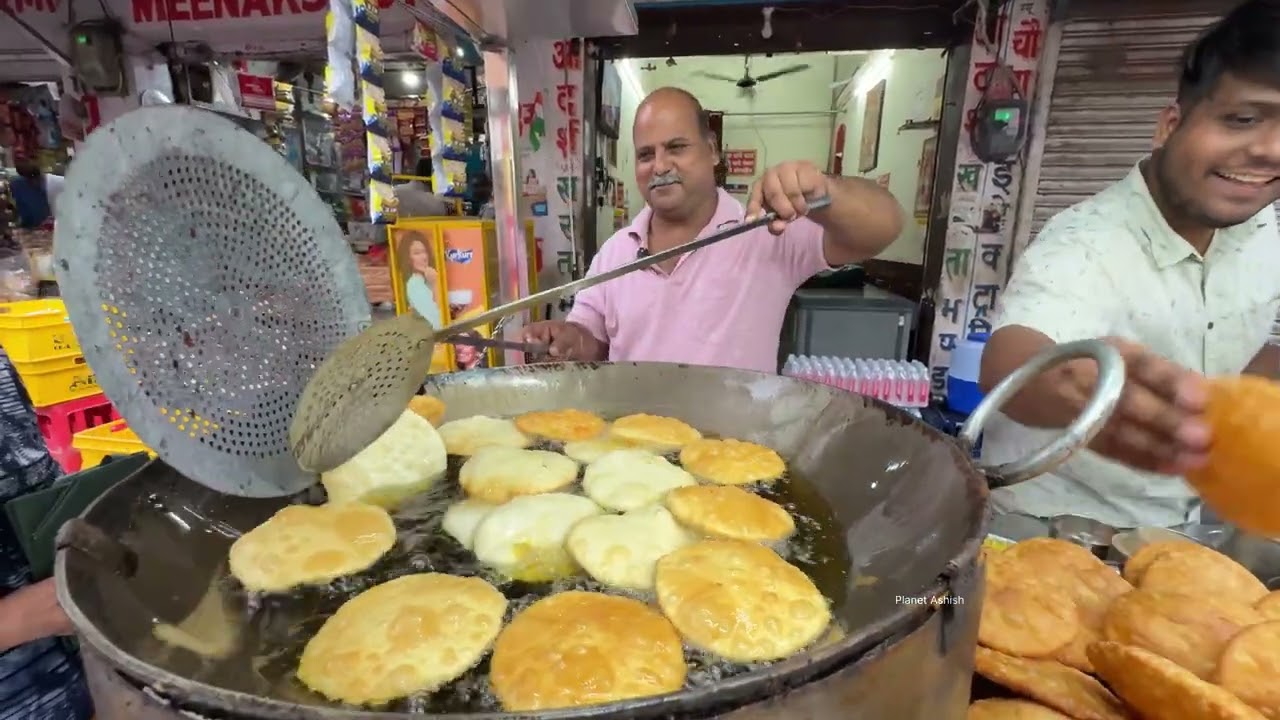 Third Generation Selling Khaste In Kanpur Since 1979 || Adarsh Khasta Bhandar || Kanpur Street Food