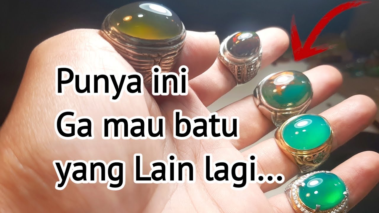 Pakai Batu Ini Jadi Pusat Perhatian Sekampung