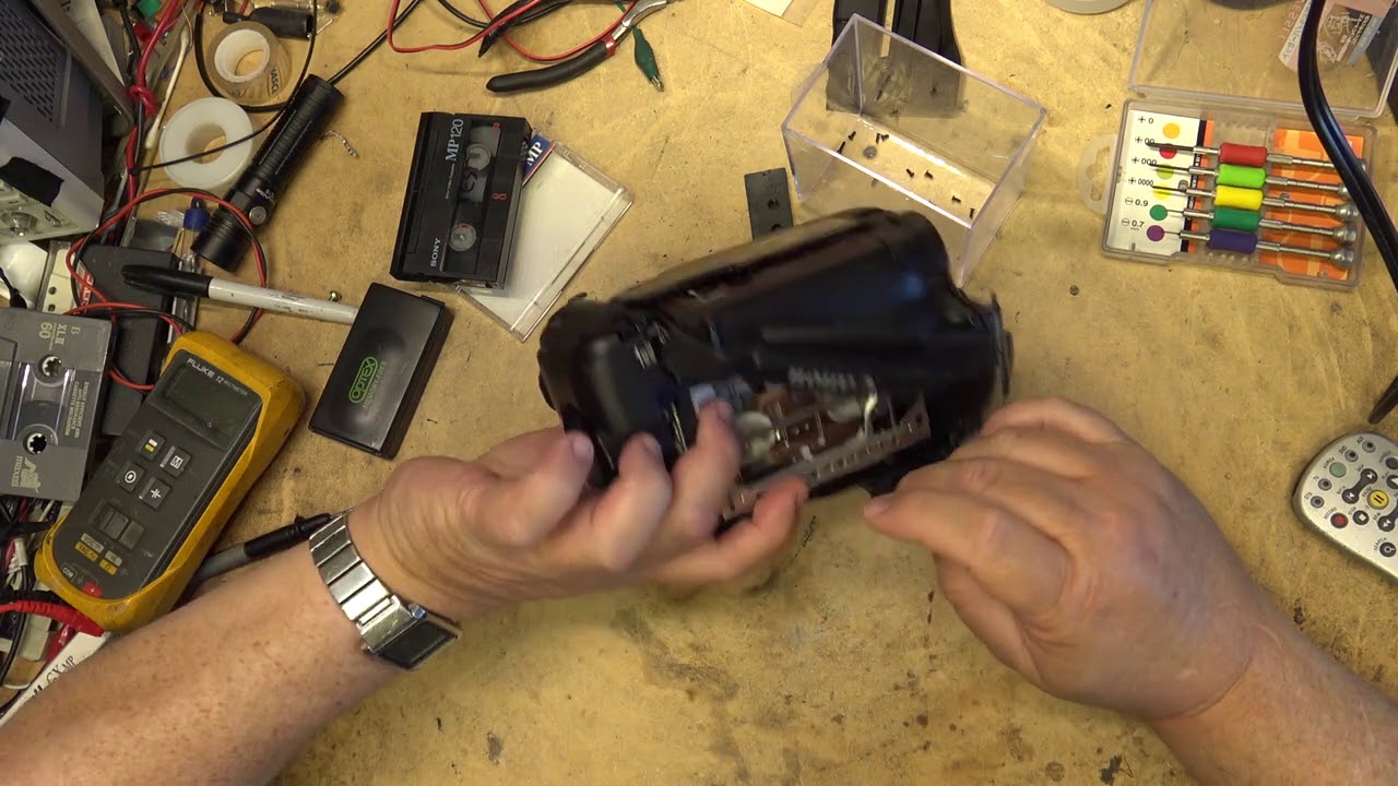 Canon ES600 8mm Camcorder is broken. Can I fix this one? Lets find out