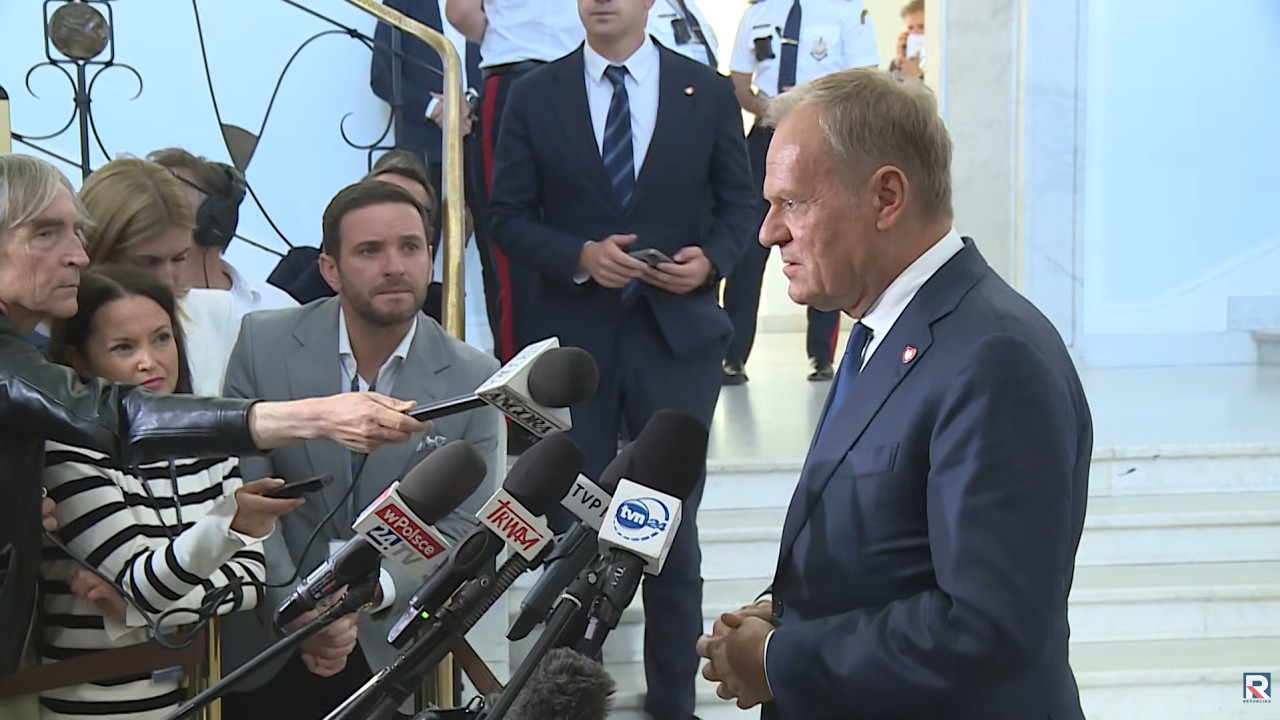 Polityczna HIPOKRYZJA rządu TUSKA sięga zenitu!