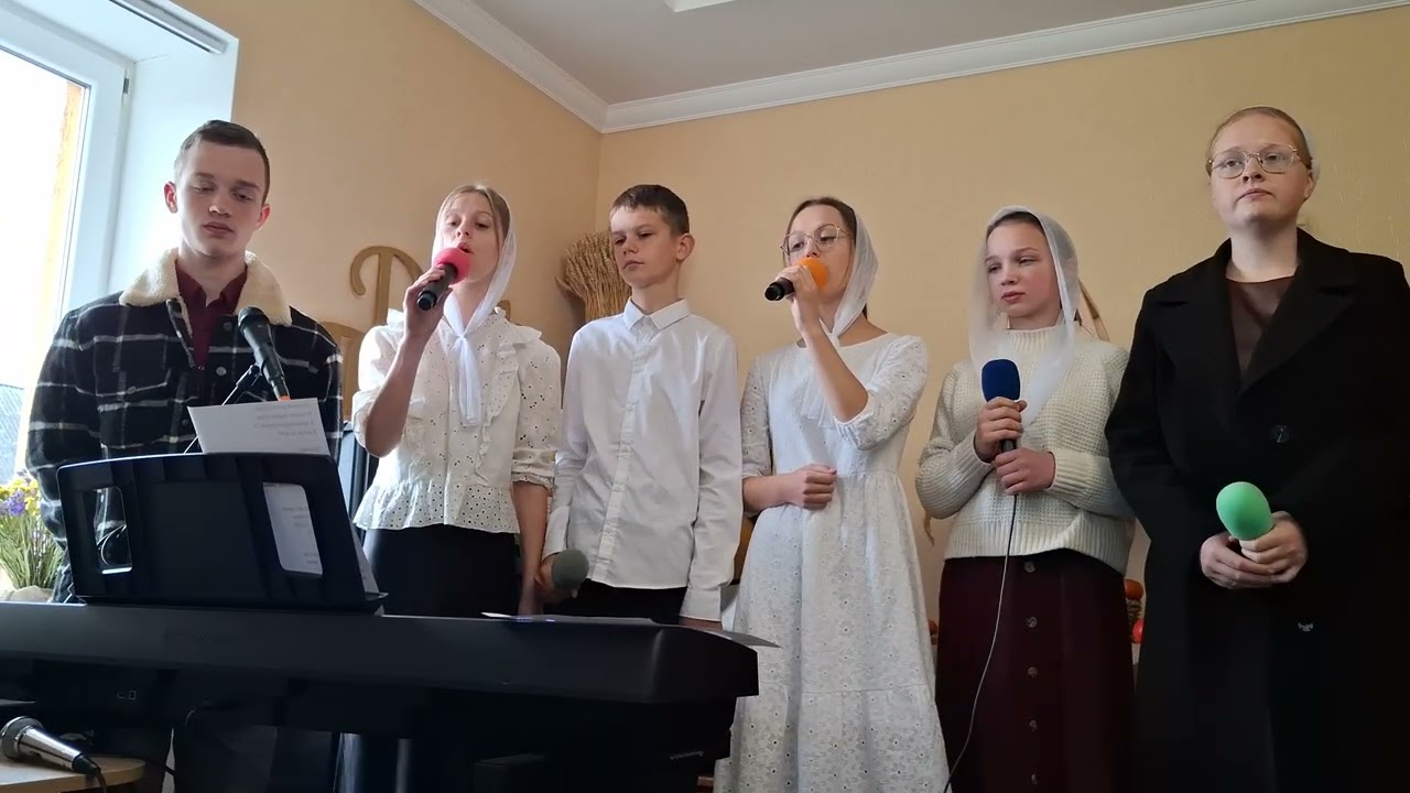 В кожнім шелесті садів...Християнська пісня.Підлітки.