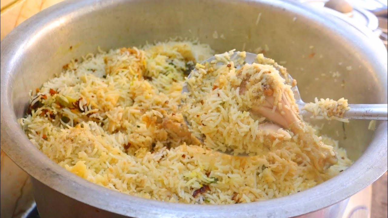 White Biryani ! Try this Unique and Flavorful Sufiyani Biryani At Home .
