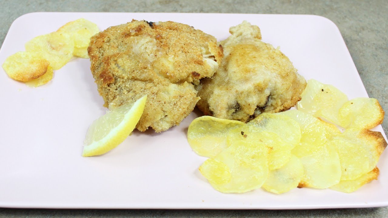 SOVRACOSCE DI POLLO IMPANATE AL FORNO CON LIMONE E PATATE | Carlo Gaiano