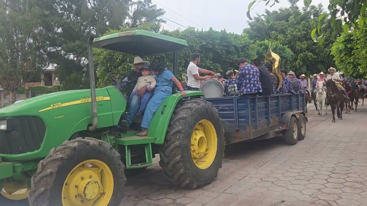 Visitando la gente y sus calles de San Nicolas Michoacan 