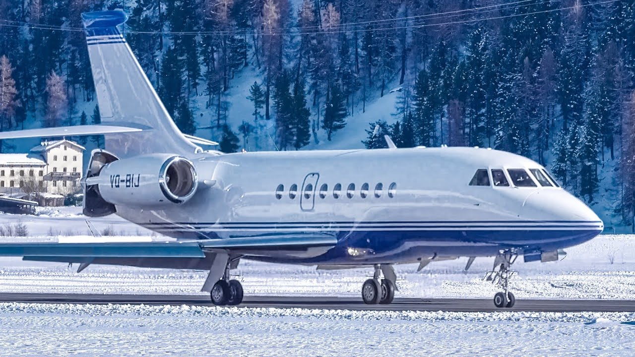 Skiers almost too close to the Airplanes • Snow PLANESPOTTING at Samedan / St.Moritz Airport.
