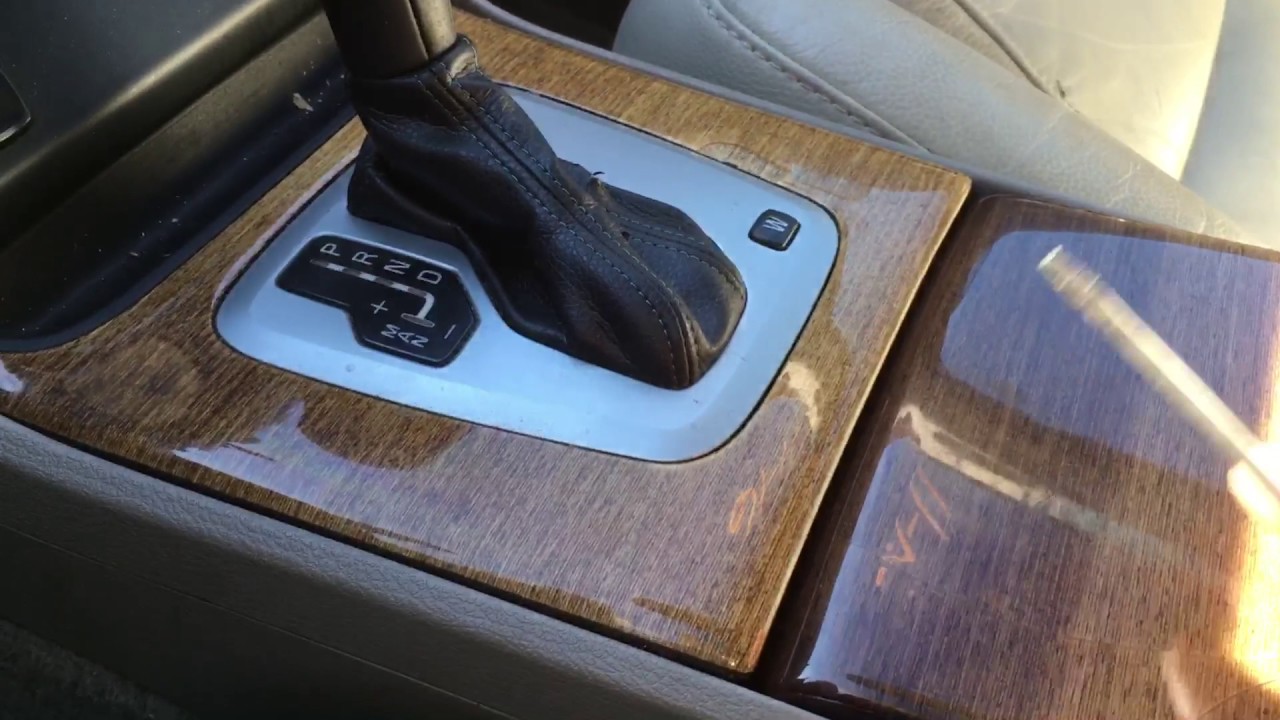 Как переключить передачу на нейтральной передаче на Volvo XC90 2005 года выпуска