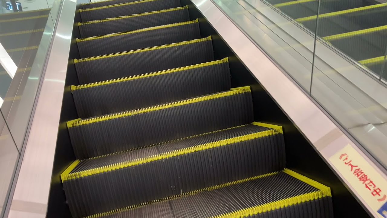 京成百貨店のエスカレーターその1