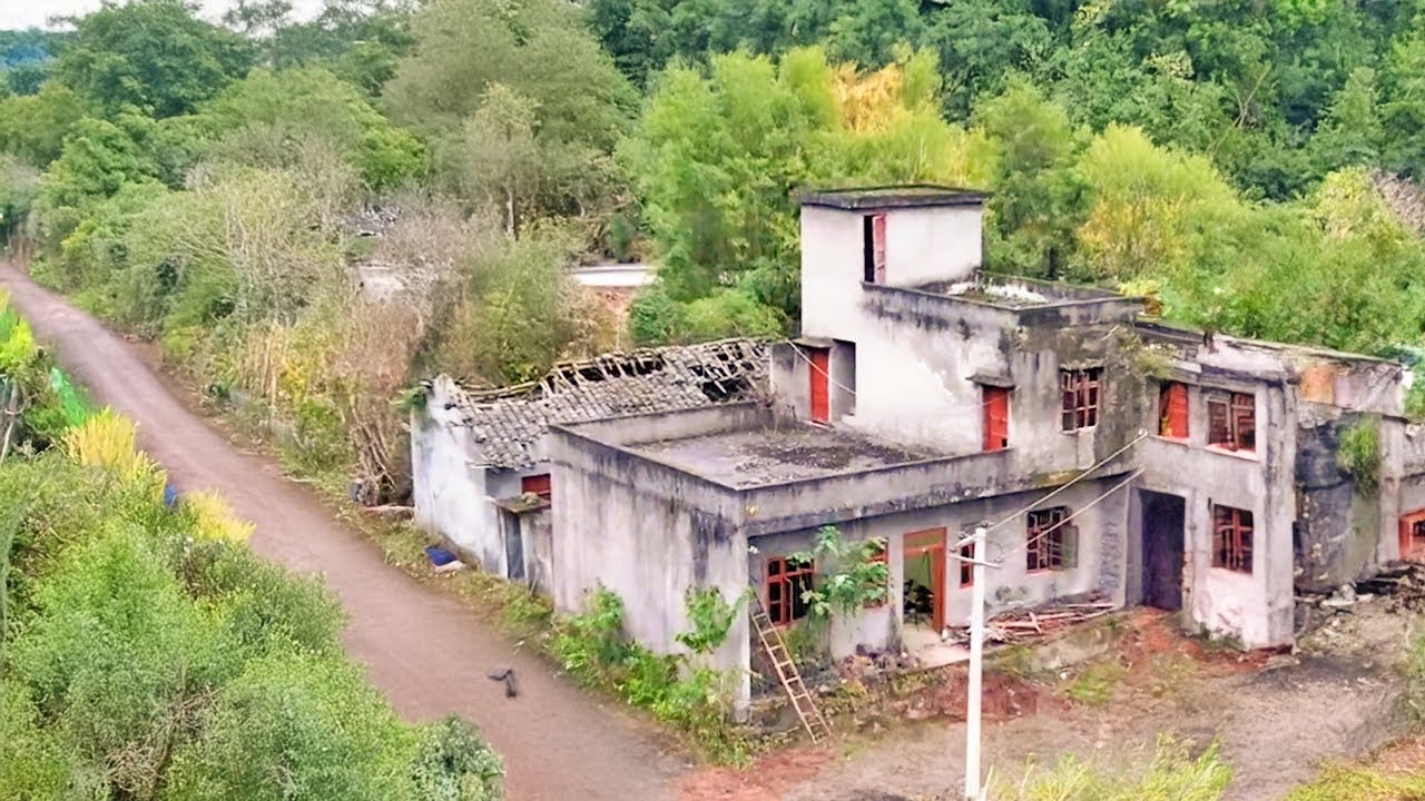 The filial son secretly returned to repair his parents' old house - Made his mother cry