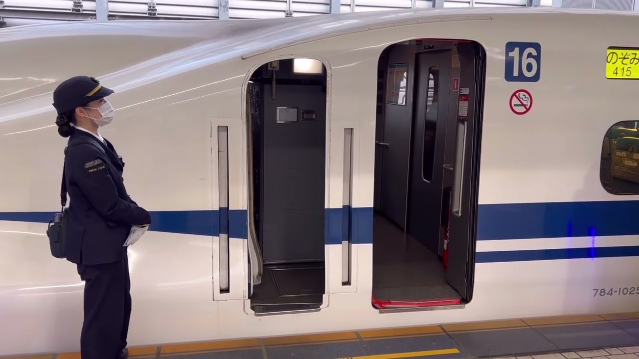 東海道新幹線の女性車掌さん今日も安全良しで頑張って下さい😃　⭐️1Combo⭐️