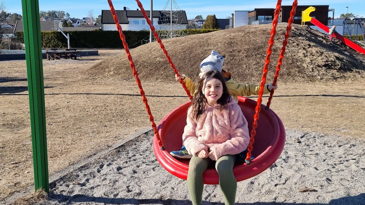 Leikvin Lekeplass Ringshaugstranda || Leikvin Playground