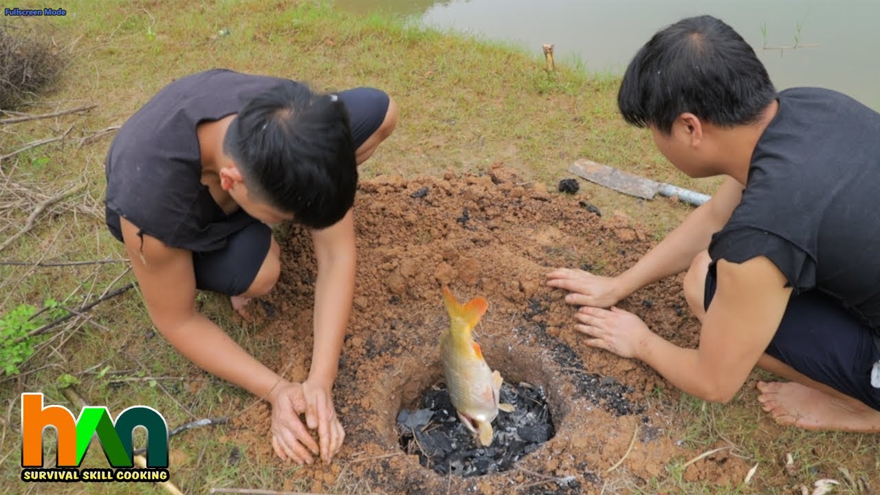 Survival Skills - Primitive Life , Make Fish Traps With Tree Roots, Catch Big Carp-Cooking In Forest