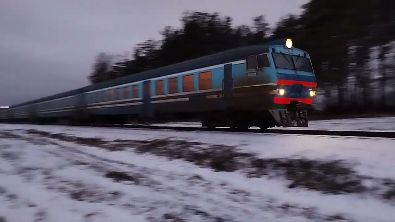 ДРБ1-12 + 2М62у-0312 с пригородным поездом следует по ст.Осиповичи-1